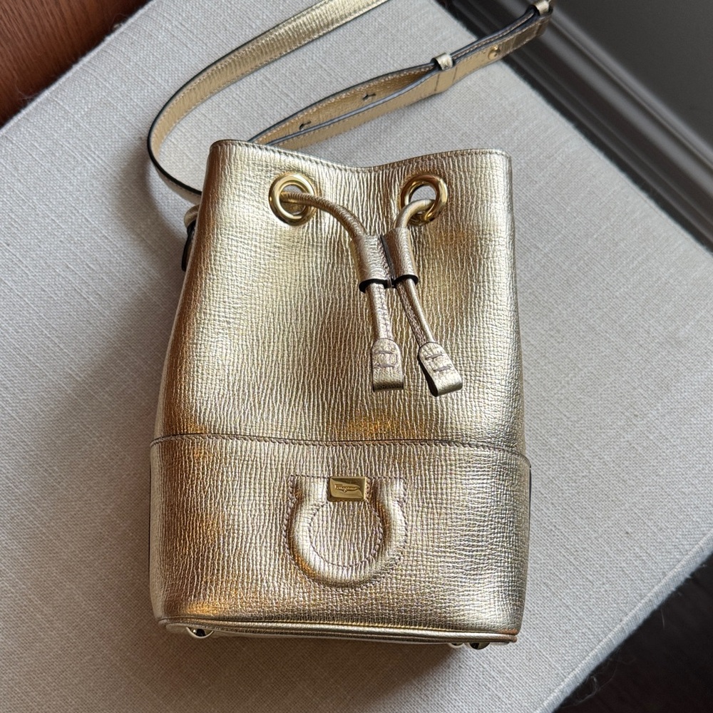 💯 Authentic Salvatore Ferragamo Gold Leather Bucket Bag